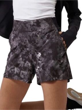 Athleta Brooklyn shorts, gray/black floral, size 14